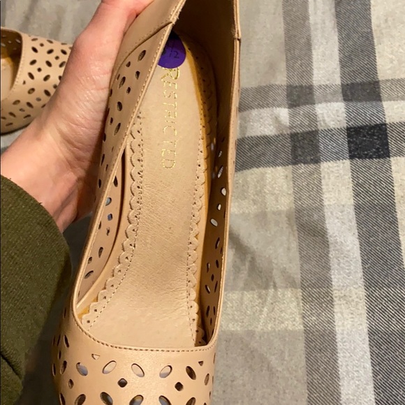 Tan Pumps - Picture 5 of 5